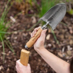 Kent & Stowe Stainless Steel The Capability Trowel -Hozelock Lola Shop capabilitytrowel 720x 35604.1673877390